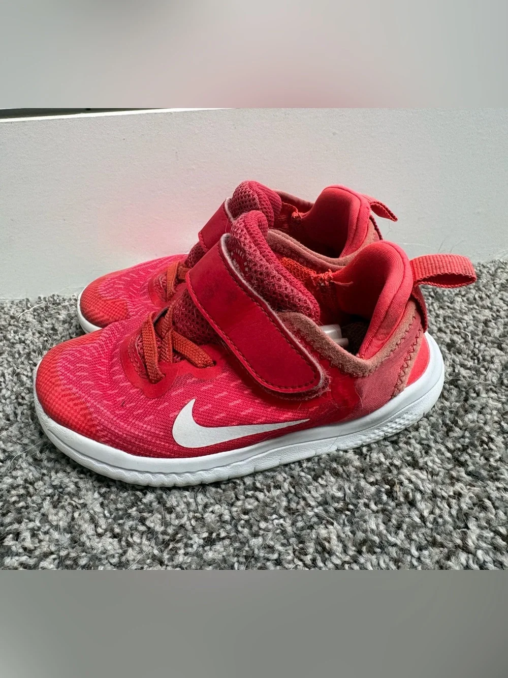 Nike Free RN Toddler No-Tie Velcro Pink Athletic Sneakers Size 9c